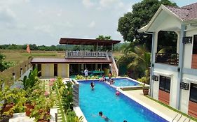 Duran Pool & Guesthouse
